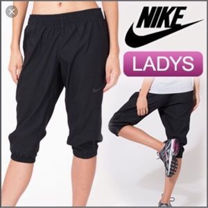 Nike Drifit Loose Fitting Capris 